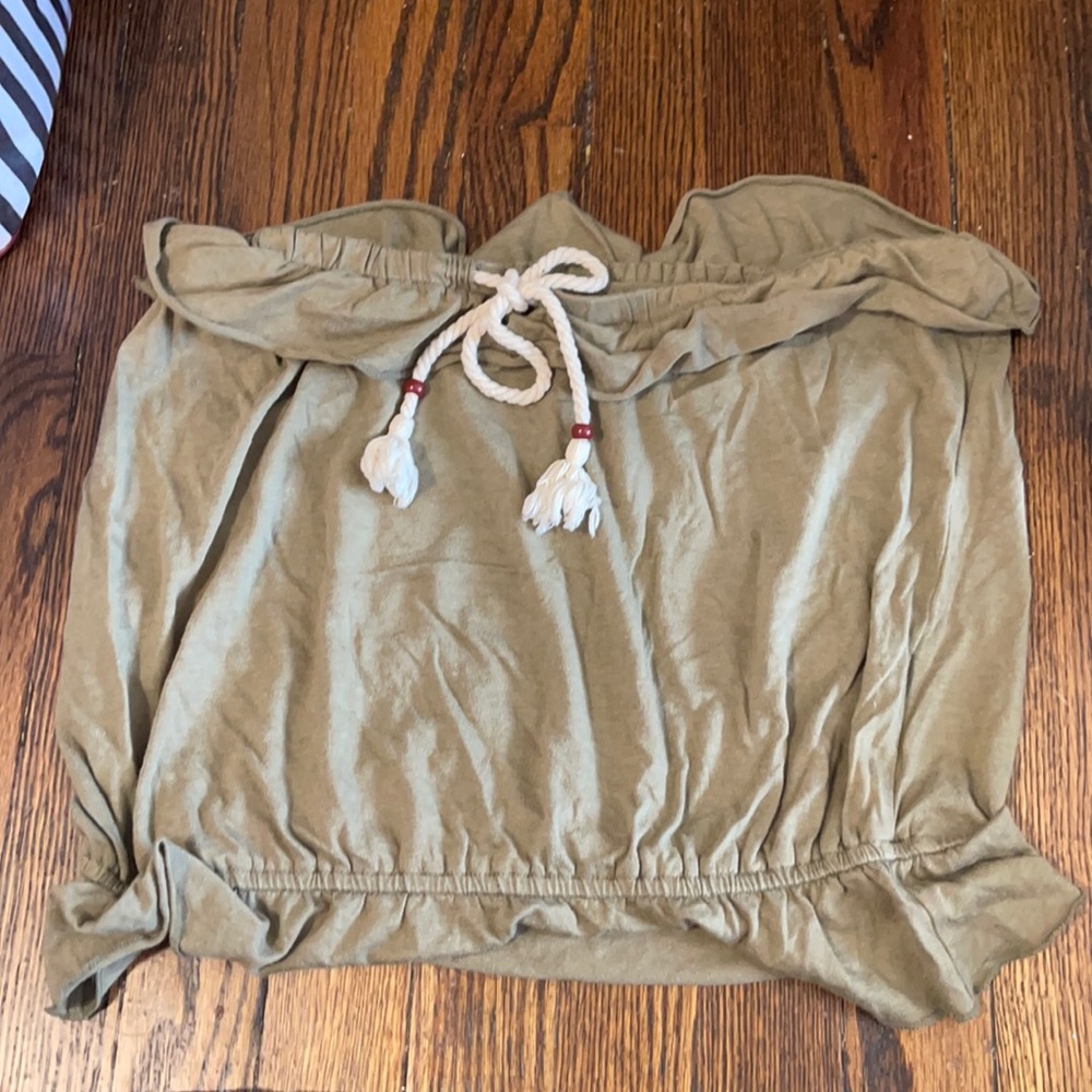 Sleeveless shirt
